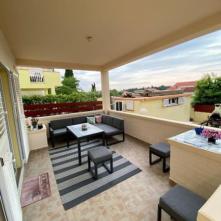 Lumar Holidays And Apartments Preko Kültér fotó