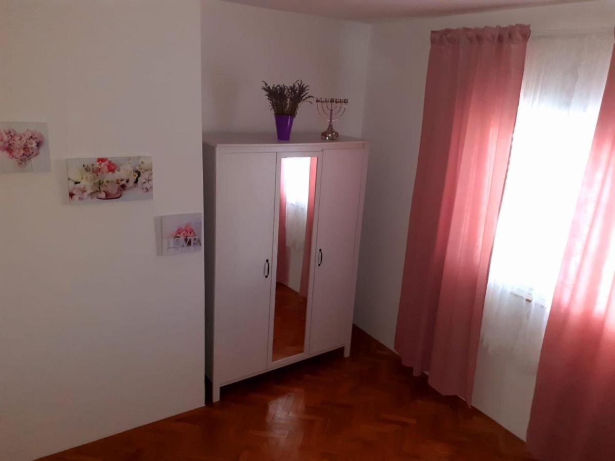 Lumar Holidays And Apartments Preko Kültér fotó
