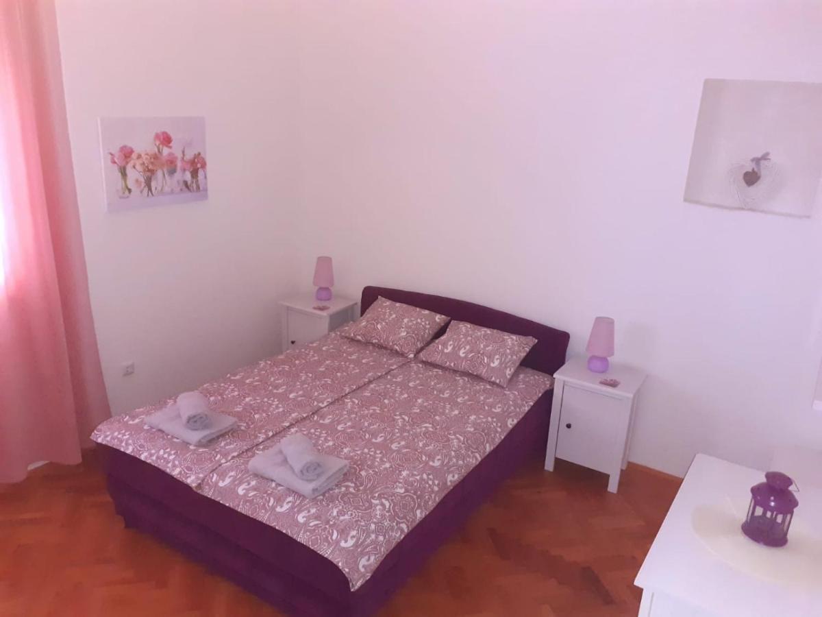 Lumar Holidays And Apartments Preko Kültér fotó