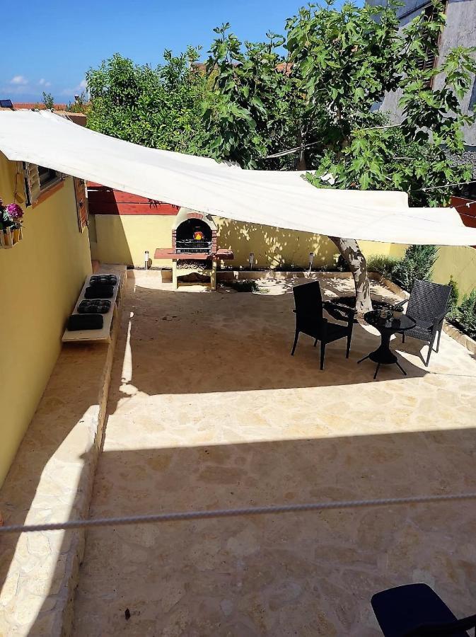 Lumar Holidays And Apartments Preko Kültér fotó